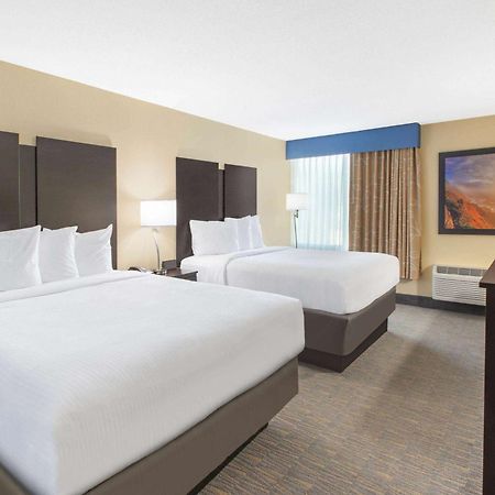 Days Inn & Suites By Wyndham Grand Rapids Near Downtown 怀俄明 外观 照片