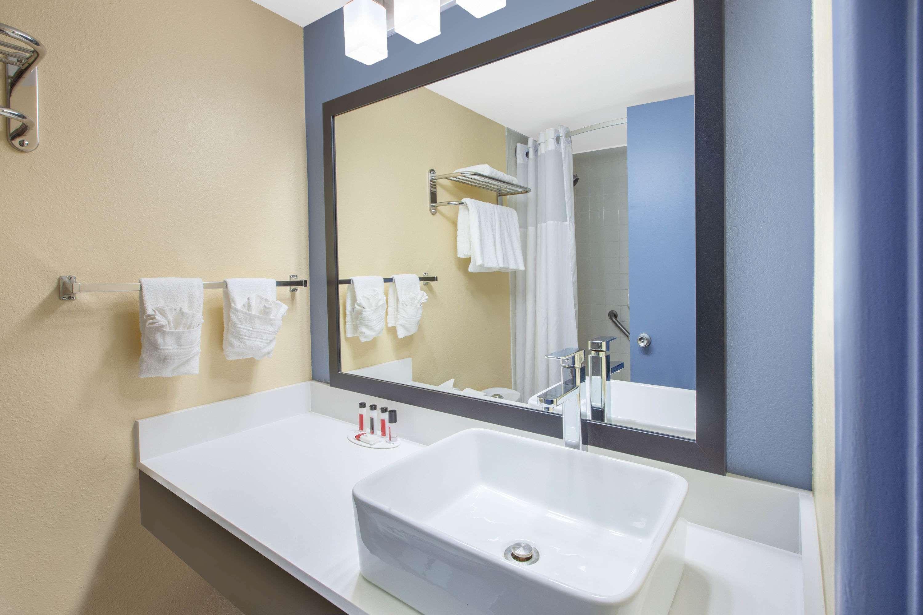 Days Inn & Suites By Wyndham Grand Rapids Near Downtown 怀俄明 外观 照片