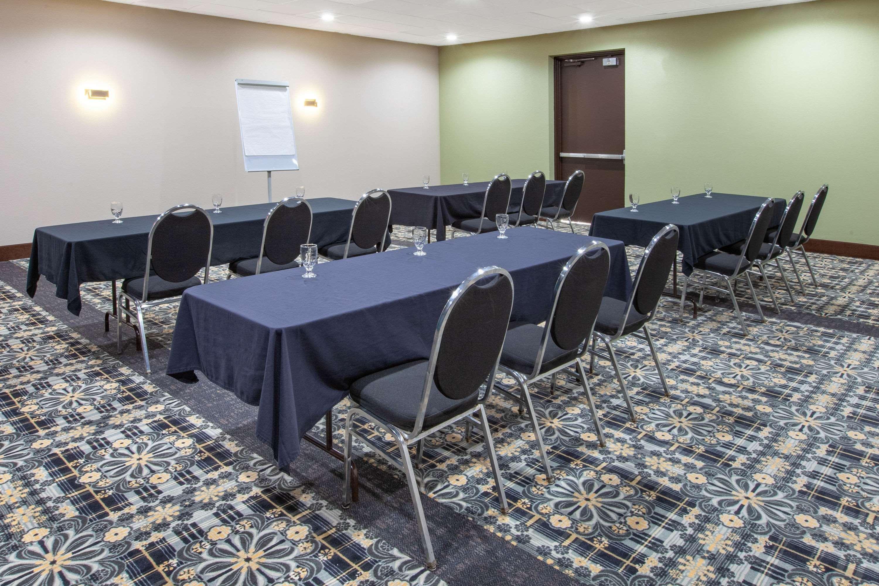 Days Inn & Suites By Wyndham Grand Rapids Near Downtown 怀俄明 外观 照片