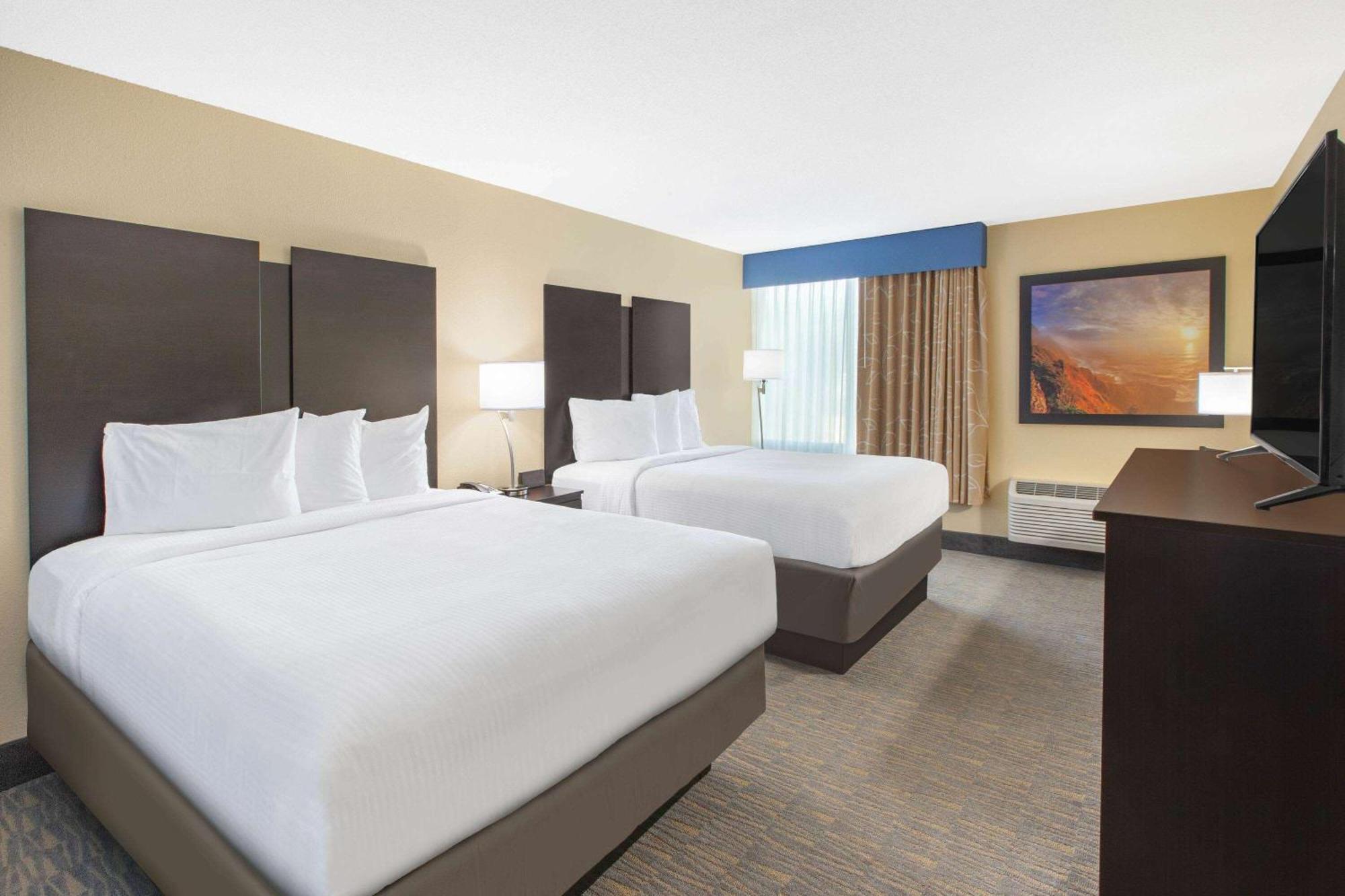 Days Inn & Suites By Wyndham Grand Rapids Near Downtown 怀俄明 外观 照片