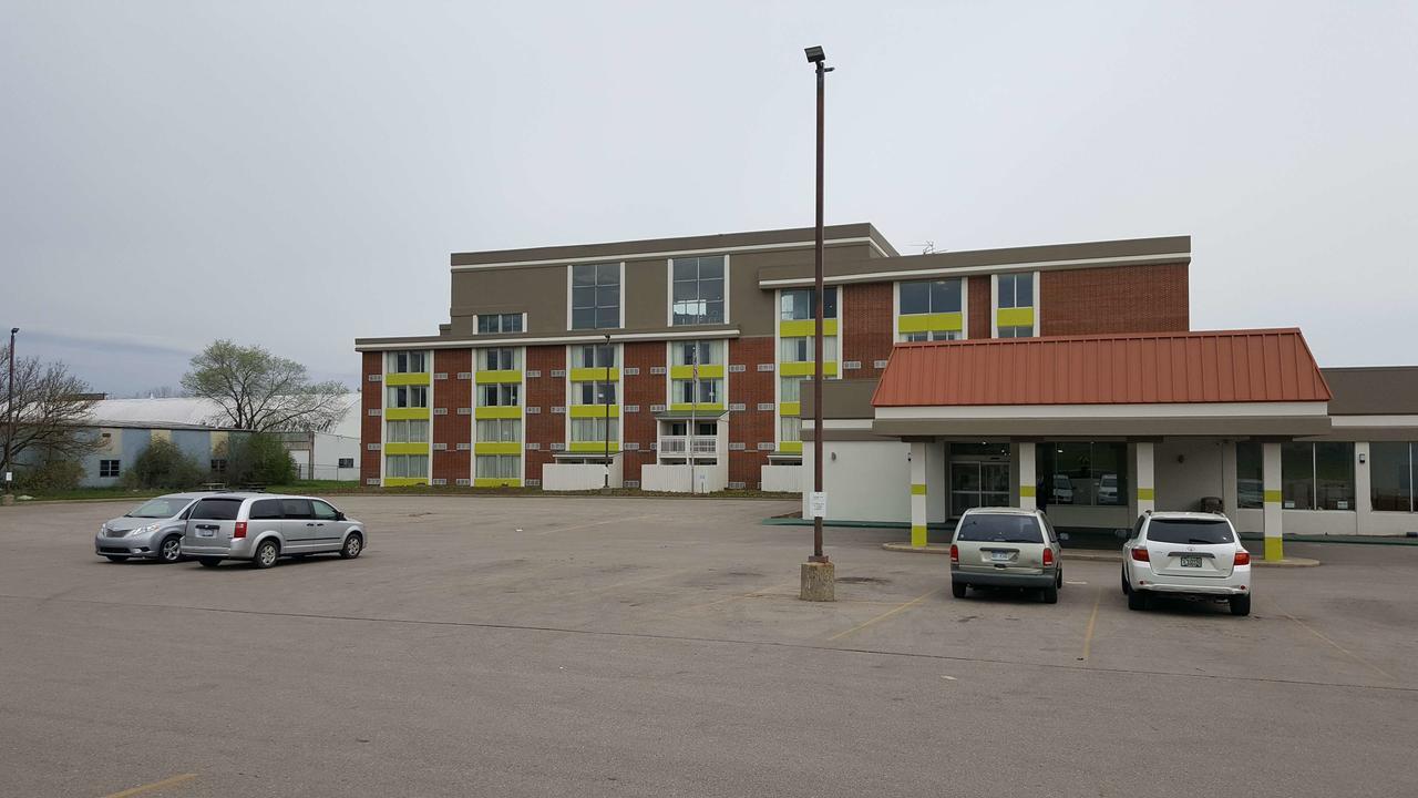 Days Inn & Suites By Wyndham Grand Rapids Near Downtown 怀俄明 外观 照片