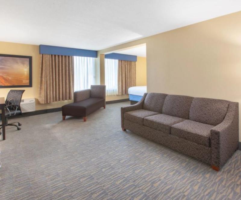 Days Inn & Suites By Wyndham Grand Rapids Near Downtown 怀俄明 外观 照片